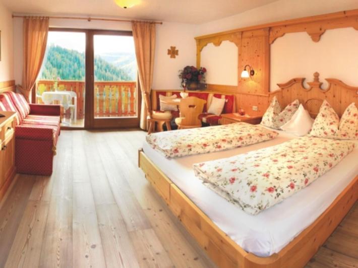 Hotel Alpenrose Dolomites La Valle Pokoj fotografie